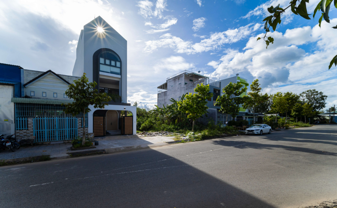 Nhà phố Cần Thơ như bản giao hưởng giữa truyền thuyết Nhật và kiến trúc hiện đại- Ảnh 1. Nhà phố Cần Thơ như bản giao hưởng giữa truyền thuyết Nhật và kiến trúc hiện đại- Ảnh 1.