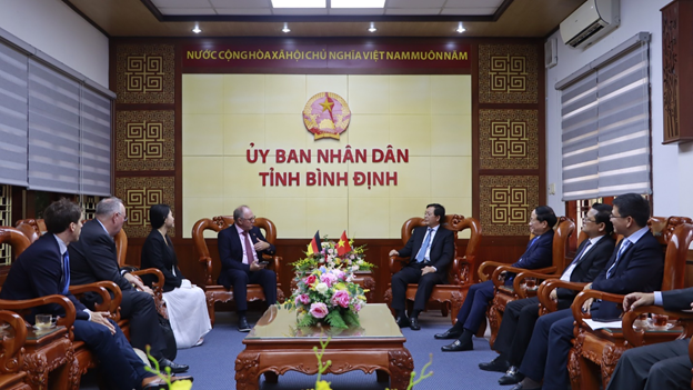 Bình Định làm việc với tập đoàn Đức về dự án điện gió ngoài khơi 4,6 tỷ USD- Ảnh 1.