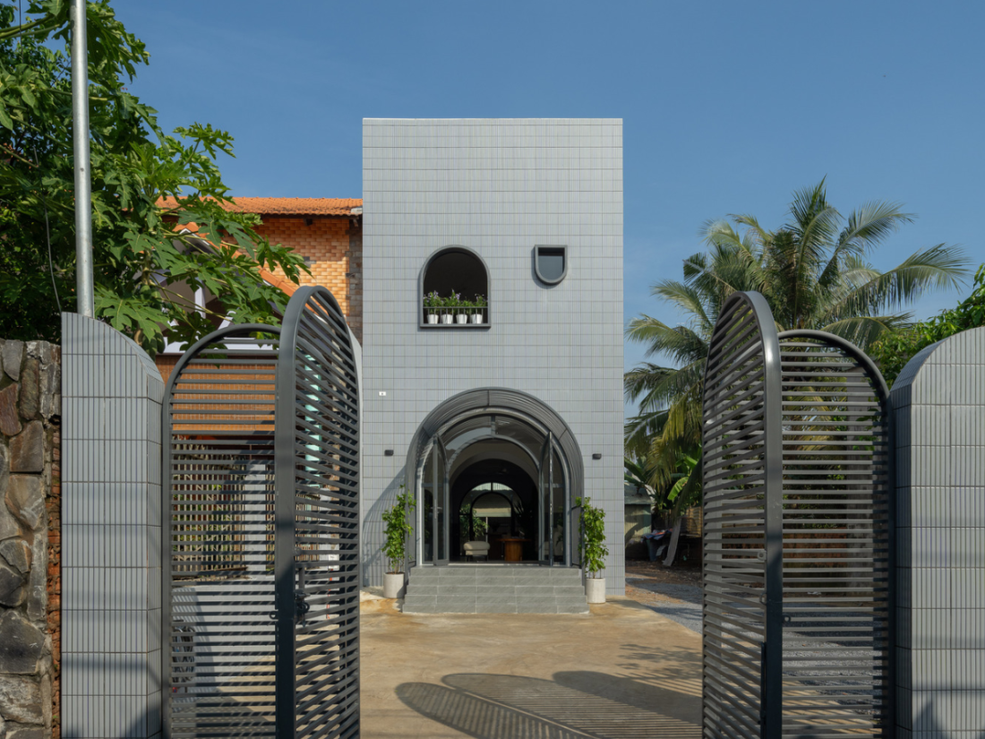 Chỉ 1,3 tỷ, nhà 2 tầng tiện nghi, đầy ắp ánh sáng tự nhiên của vợ chồng thu nhập trung bình- Ảnh 1. Chỉ 1,3 tỷ, nhà 2 tầng tiện nghi, đầy ắp ánh sáng tự nhiên của vợ chồng thu nhập trung bình- Ảnh 1.