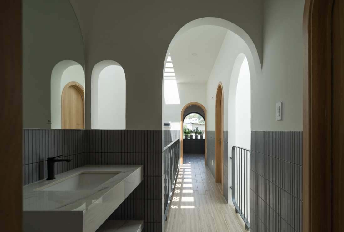 Chỉ 1,3 tỷ, nhà 2 tầng tiện nghi, đầy ắp ánh sáng tự nhiên của vợ chồng thu nhập trung bình- Ảnh 6. Chỉ 1,3 tỷ, nhà 2 tầng tiện nghi, đầy ắp ánh sáng tự nhiên của vợ chồng thu nhập trung bình- Ảnh 6.