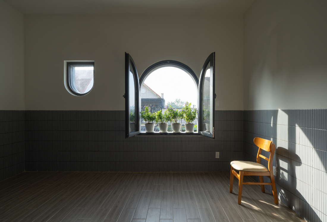 Chỉ 1,3 tỷ, nhà 2 tầng tiện nghi, đầy ắp ánh sáng tự nhiên của vợ chồng thu nhập trung bình- Ảnh 9. Chỉ 1,3 tỷ, nhà 2 tầng tiện nghi, đầy ắp ánh sáng tự nhiên của vợ chồng thu nhập trung bình- Ảnh 9.