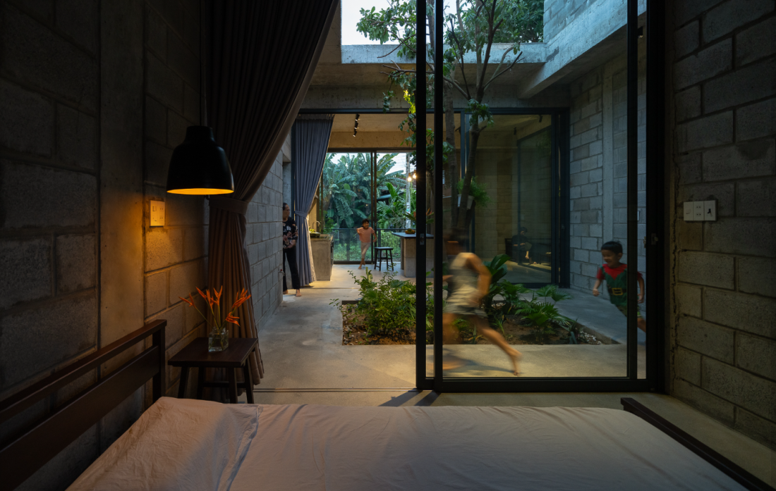 Nhà gạch bê tông cây mọc xuyên qua mái mang phong cách hiện đại tại Quảng Ngãi- Ảnh 14. Nhà gạch bê tông cây mọc xuyên qua mái mang phong cách hiện đại tại Quảng Ngãi- Ảnh 14.