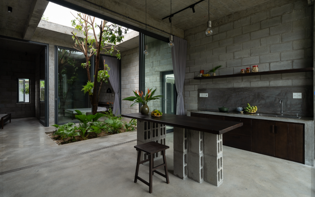 Nhà gạch bê tông cây mọc xuyên qua mái mang phong cách hiện đại tại Quảng Ngãi- Ảnh 8. Nhà gạch bê tông cây mọc xuyên qua mái mang phong cách hiện đại tại Quảng Ngãi- Ảnh 8.