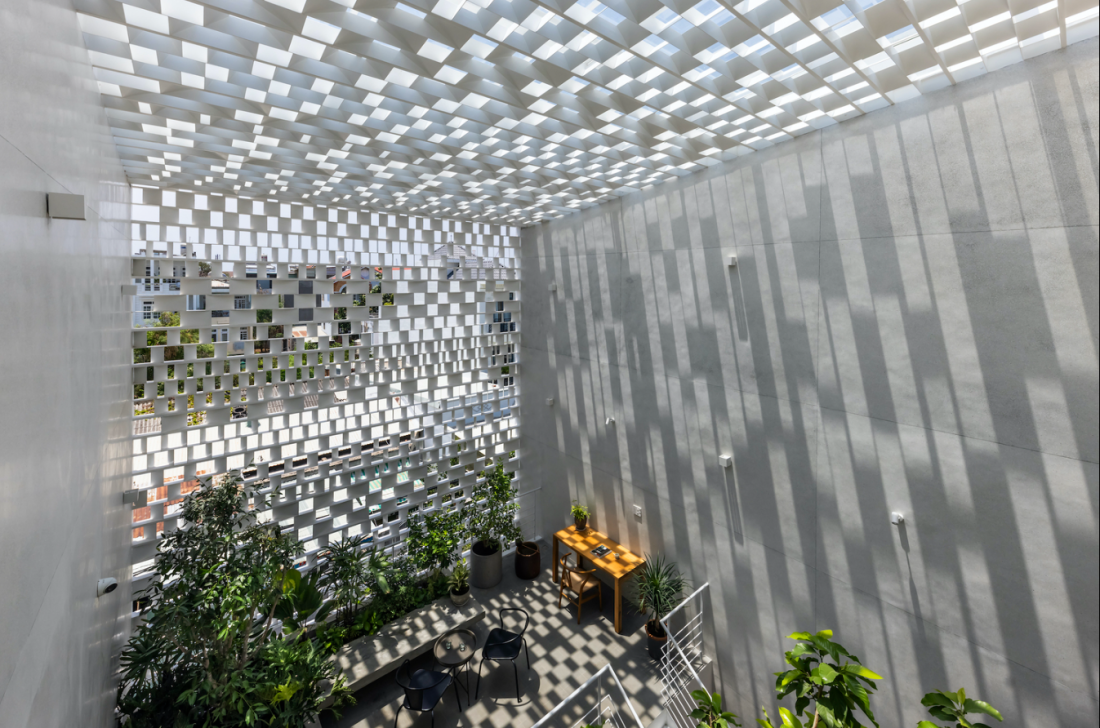 Nhà ống phố biển Vũng Tàu với mặt tiền tạo bóng đổ bao phủ xung quanh khu vườn- Ảnh 2. Nhà ống phố biển Vũng Tàu với mặt tiền tạo bóng đổ bao phủ xung quanh khu vườn- Ảnh 2.