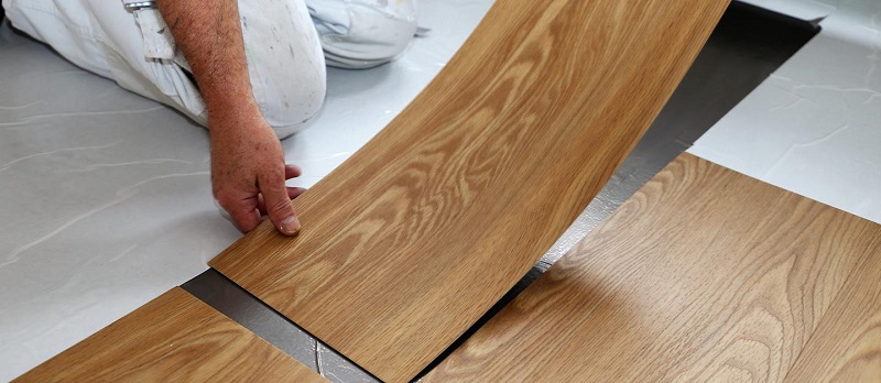 Sàn nhựa giả gỗ có những loại nào và giá cả ra sao?