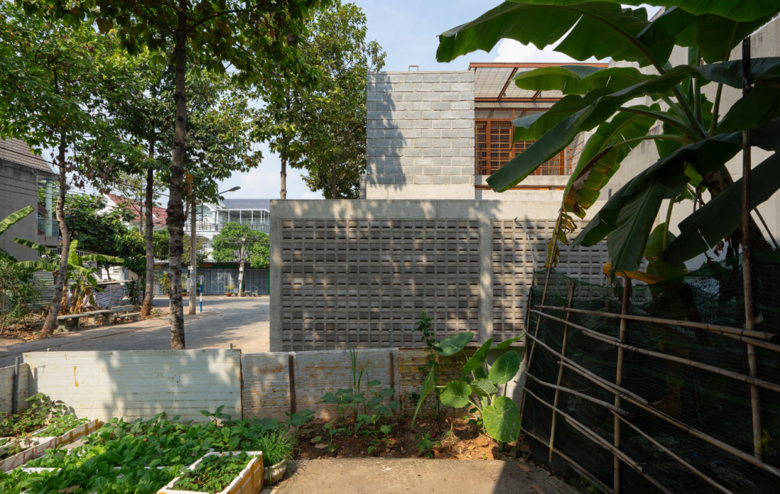 Ngôi nhà tối giản dành cho gia chủ sống chậm tại Bình Dương- Ảnh 3. Ngôi nhà tối giản dành cho gia chủ sống chậm tại Bình Dương- Ảnh 3.