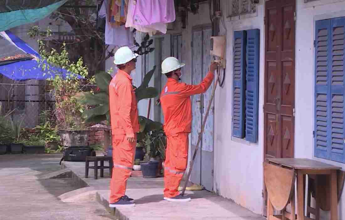 Chủ nhà thu tiền điện của người thuê trọ với giá cao: Có bị xử phạt?- Ảnh 1.
