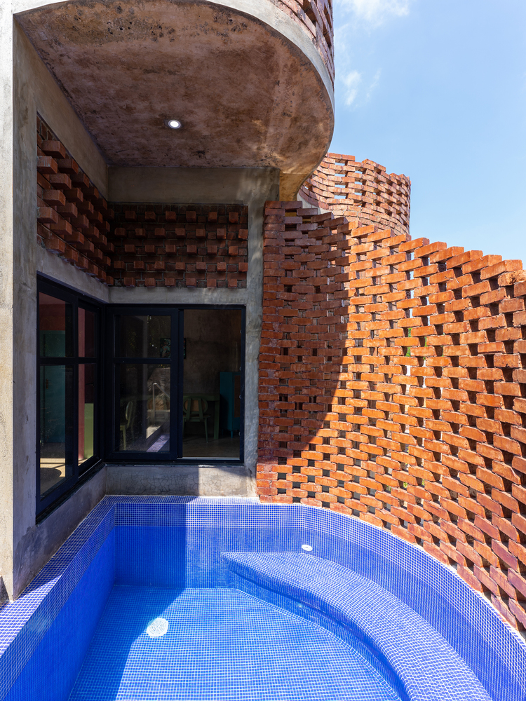 Khám phá ngôi nhà gạch với thiết kế tường gạch lượn sóng độc đáo tại Ấn Độ- Ảnh 4. Khám phá ngôi nhà gạch với thiết kế tường gạch lượn sóng độc đáo tại Ấn Độ- Ảnh 4.