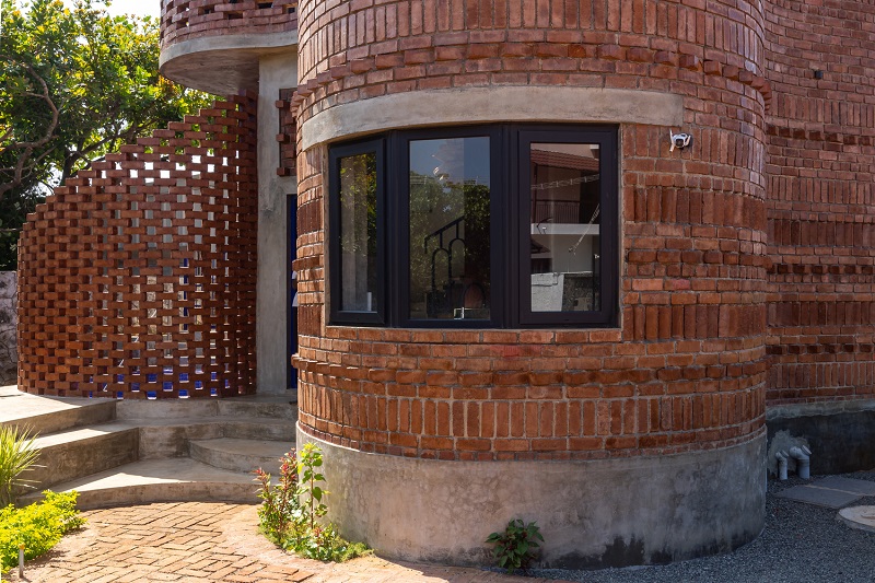 Khám phá ngôi nhà gạch với thiết kế tường gạch lượn sóng độc đáo tại Ấn Độ- Ảnh 10. Khám phá ngôi nhà gạch với thiết kế tường gạch lượn sóng độc đáo tại Ấn Độ- Ảnh 10.