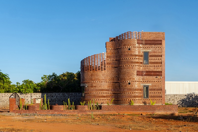 Khám phá ngôi nhà gạch với thiết kế tường gạch lượn sóng độc đáo tại Ấn Độ- Ảnh 11. Khám phá ngôi nhà gạch với thiết kế tường gạch lượn sóng độc đáo tại Ấn Độ- Ảnh 11.