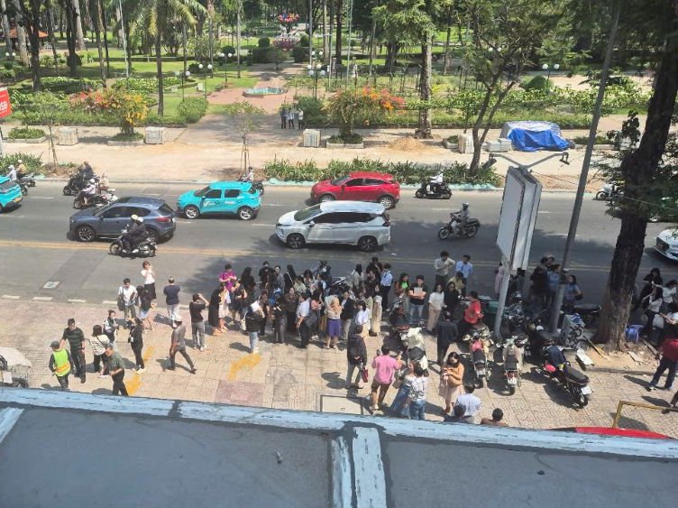 Động đất 7,7 độ ở Myanmar khiến Hà Nội, TP.HCM rung lắc: Làm gì khi xảy ra động đất?- Ảnh 1. Động đất 7,7 độ ở Myanmar khiến Hà Nội, TP.HCM rung lắc: Làm gì khi xảy ra động đất?- Ảnh 1.