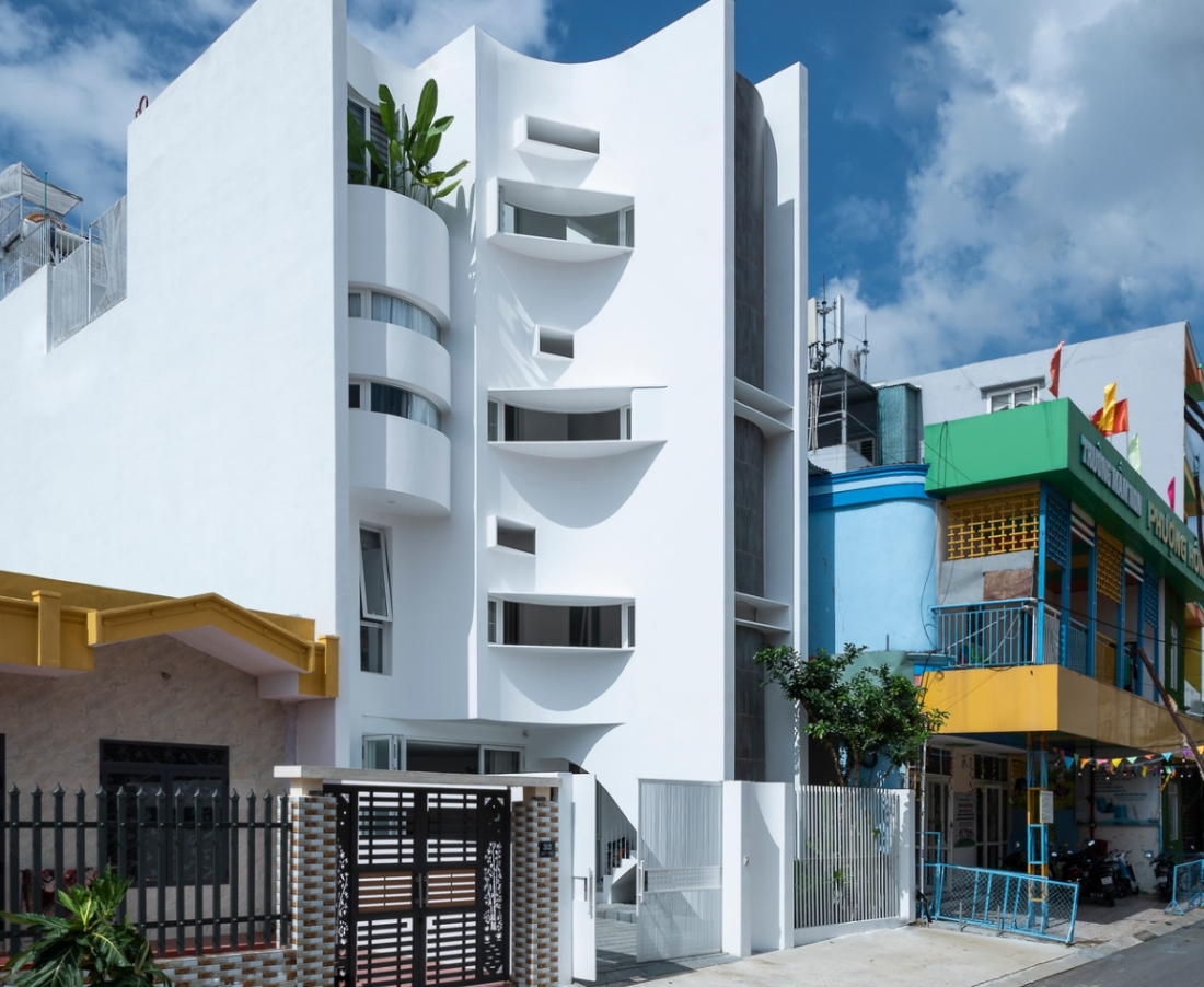 Ngôi nhà thiết kế hiện đại, hợp phong thủy ôm trọn 2 căn hộ độc lập tại Đà Nẵng- Ảnh 1. Ngôi nhà thiết kế hiện đại, hợp phong thủy ôm trọn 2 căn hộ độc lập tại Đà Nẵng- Ảnh 1.