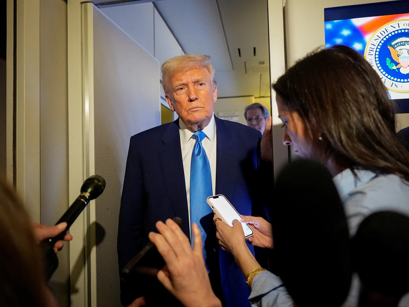 Ông Trump tạm thời giảm thuế xuống 10% với hầu hết các quốc gia trong 90 ngày, riêng Trung Quốc siết chặt hơn với 125%- Ảnh 1. Ông Trump tạm thời giảm thuế xuống 10% với hầu hết các quốc gia trong 90 ngày, riêng Trung Quốc siết chặt hơn với 125%- Ảnh 1.