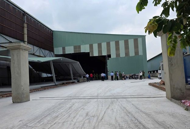 Thủ tướng yêu cầu làm rõ nguyên nhân vụ sập nhà xưởng tại Khu công nghiệp Đất Cuốc, Bình Dương- Ảnh 1.