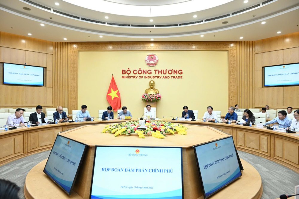 Bộ Công Thương họp cùng Vingroup, Thaco, FPT và các hiệp hội ngành hàng bàn về một nội dung quan trọng- Ảnh 1.