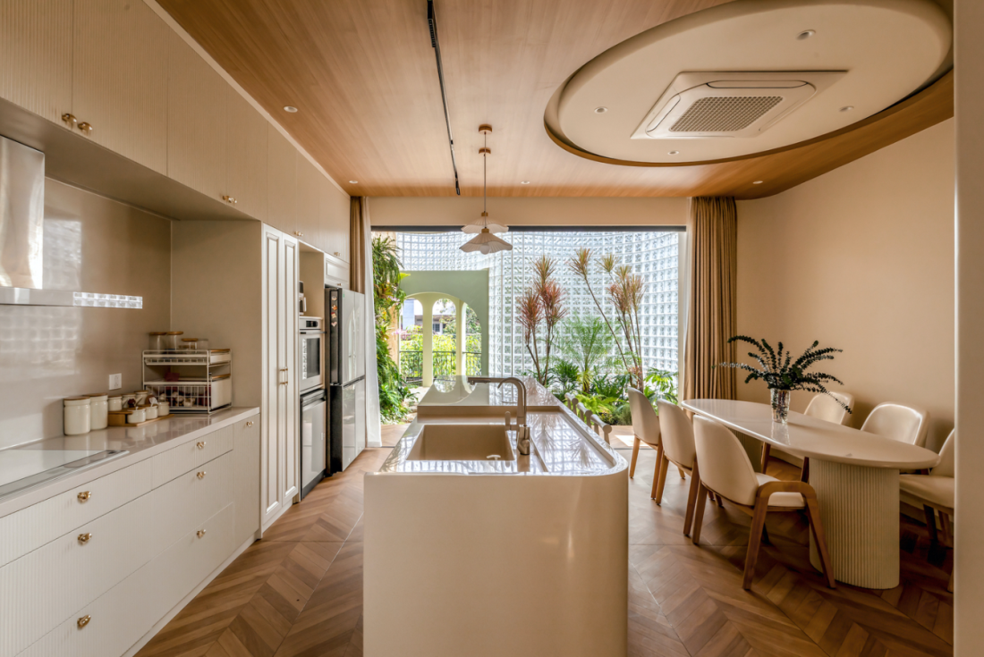 Mặt tiền nhà phố cong độc đáo từ hơn 3.000 viên gạch kính giữa đô thị Trà Vinh- Ảnh 11.