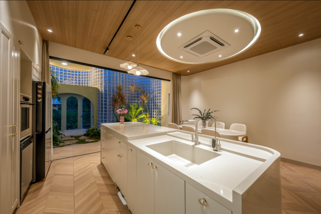 Mặt tiền nhà phố cong độc đáo từ hơn 3.000 viên gạch kính giữa đô thị Trà Vinh- Ảnh 12.