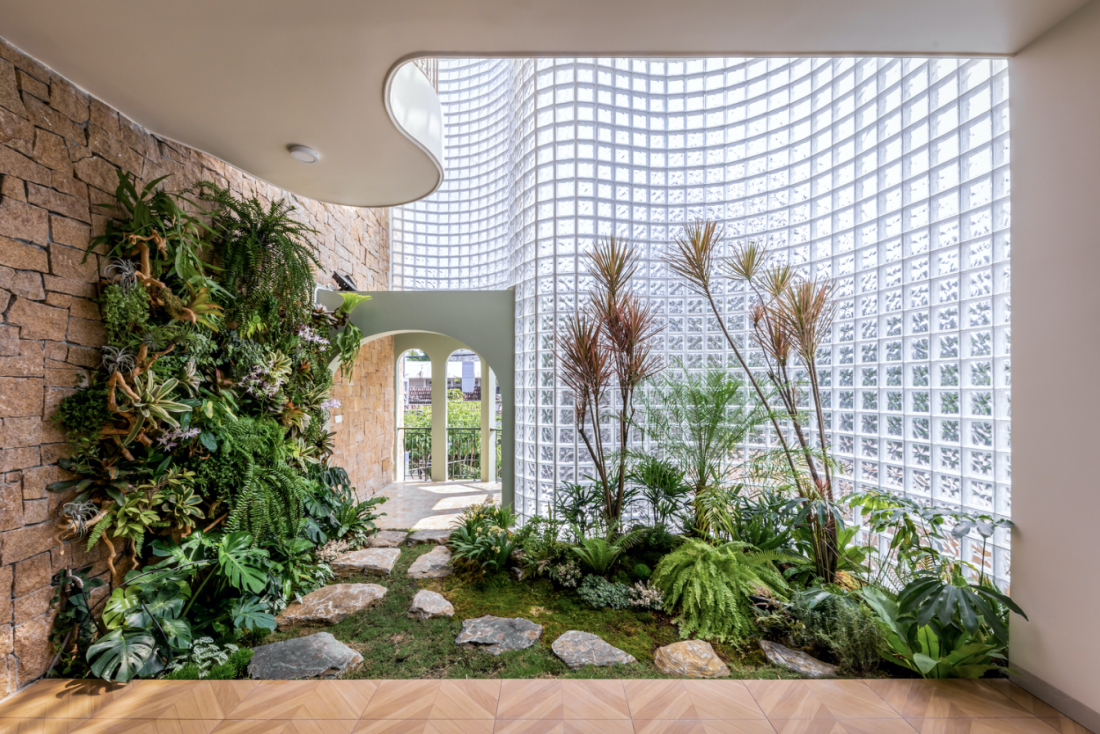 Mặt tiền nhà phố cong độc đáo từ hơn 3.000 viên gạch kính giữa đô thị Trà Vinh- Ảnh 16.