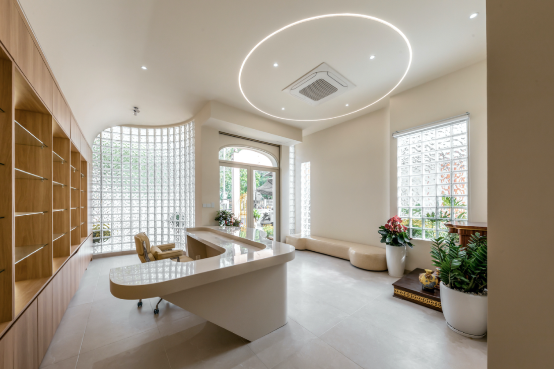 Mặt tiền nhà phố cong độc đáo từ hơn 3.000 viên gạch kính giữa đô thị Trà Vinh- Ảnh 6.