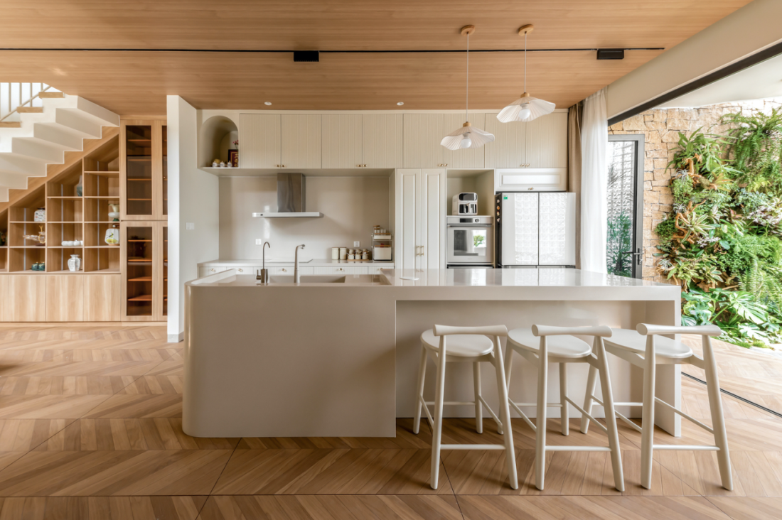 Mặt tiền nhà phố cong độc đáo từ hơn 3.000 viên gạch kính giữa đô thị Trà Vinh- Ảnh 9.