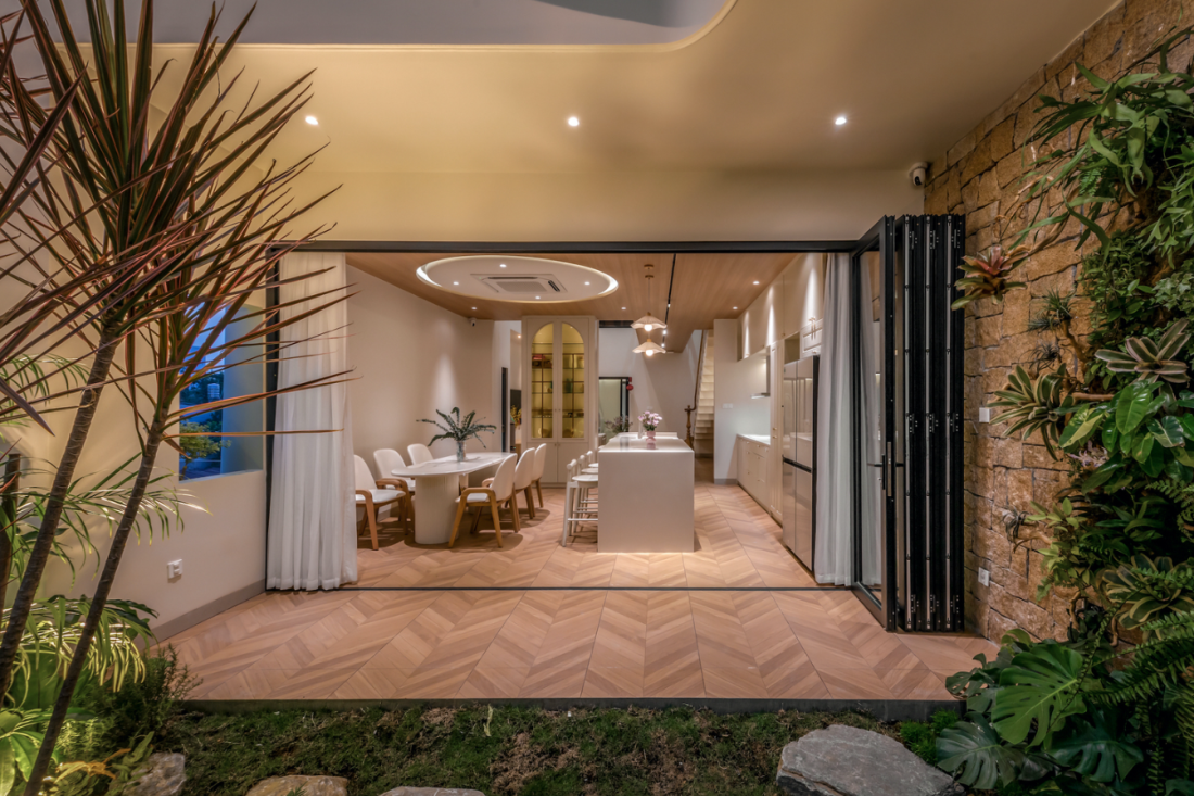 Mặt tiền nhà phố cong độc đáo từ hơn 3.000 viên gạch kính giữa đô thị Trà Vinh- Ảnh 10.