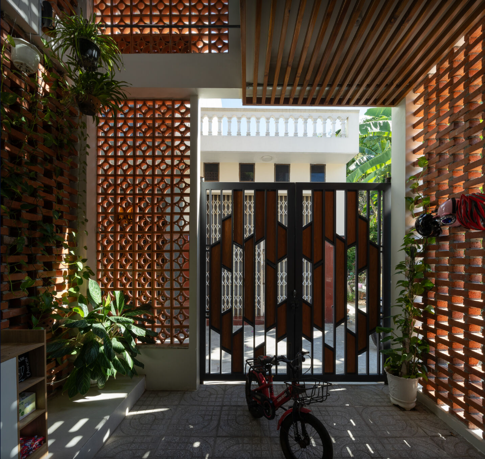 Nhà nhỏ đẹp tinh tế, giải pháp kinh tế cho gia đình tại Quy Nhơn- Ảnh 2. Nhà nhỏ đẹp tinh tế, giải pháp kinh tế cho gia đình tại Quy Nhơn- Ảnh 2.