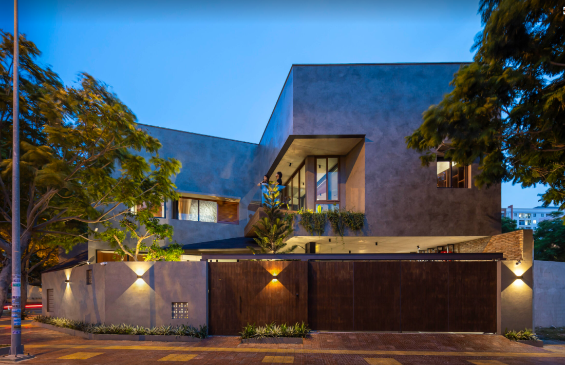 Xây nhà bê tông thô độc đáo thích nghi với nắng gió biển ở Phan Rang- Ảnh 3.