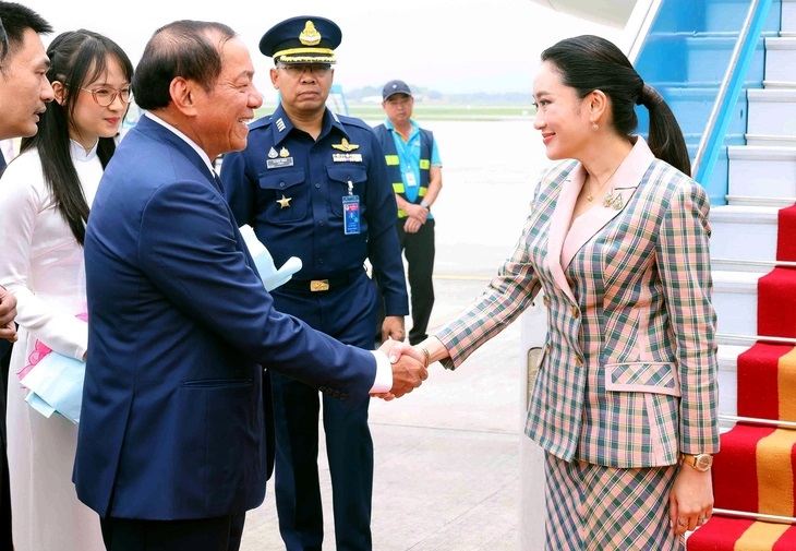 Thủ tướng Thái Lan bắt đầu chuyến thăm chính thức Việt Nam