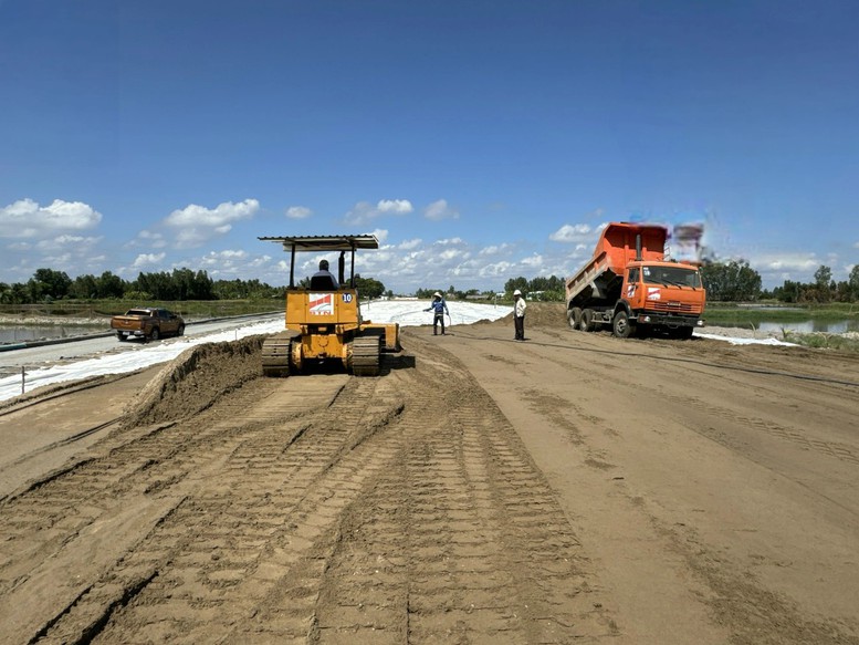 Thủ tướng chỉ đạo Bộ Công an vào cuộc điều tra việc cung ứng vật liệu xây dựng- Ảnh 1.