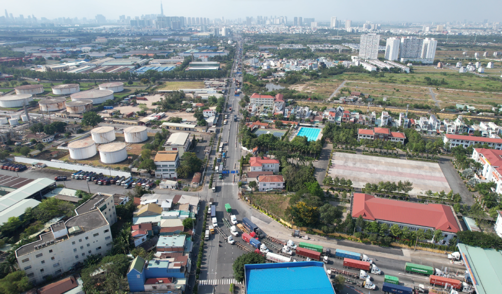 Dự án được chia thành 4 dự án thành phần gồm hai dự án giải phóng mặt bằng (phía TP.HCM và Đồng Nai) cùng với dự án xây Cầu Cát Lái, và dự án xây dựng tuyến đường nối từ sau trạm thu phí Cầu Cát Lái đến cuối tuyến.