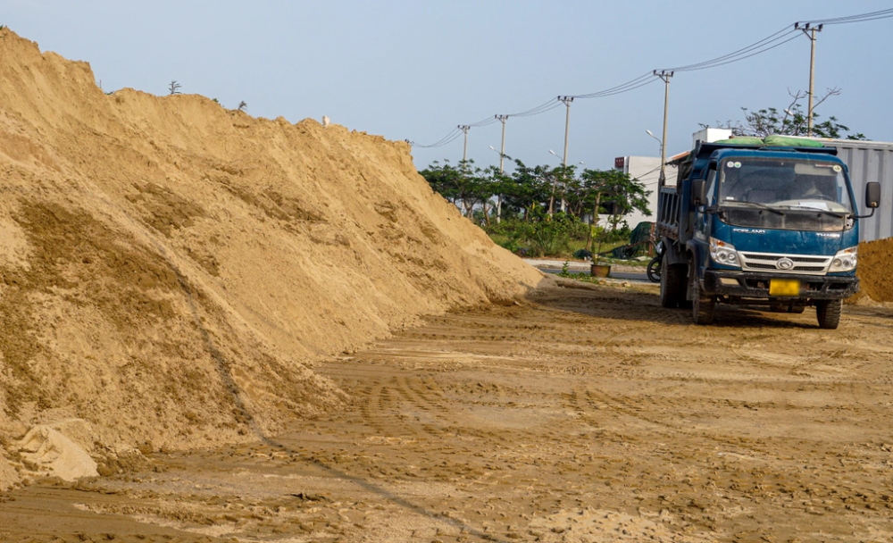 Giá cát xây dựng lên mức 800.000 đồng/m3, Đà Nẵng đề nghị Quảng Nam phối hợp kiểm tra- Ảnh 1.