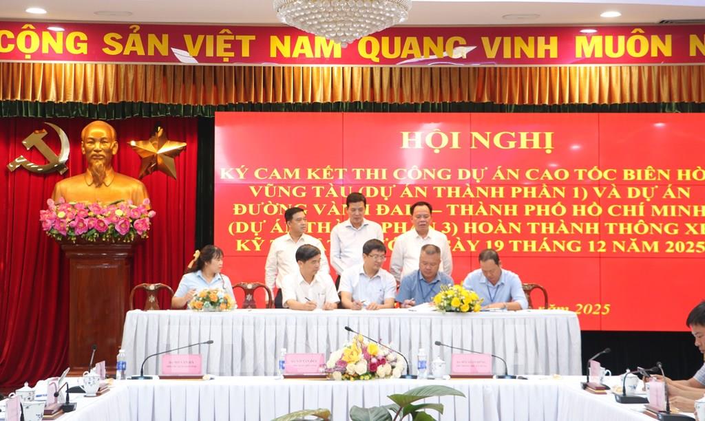 Đồng Nai cam kết thông xe kỹ thuật cao tốc Biên Hòa - Vũng Tàu và Vành đai 3 TP.HCM trước 19/12- Ảnh 1.