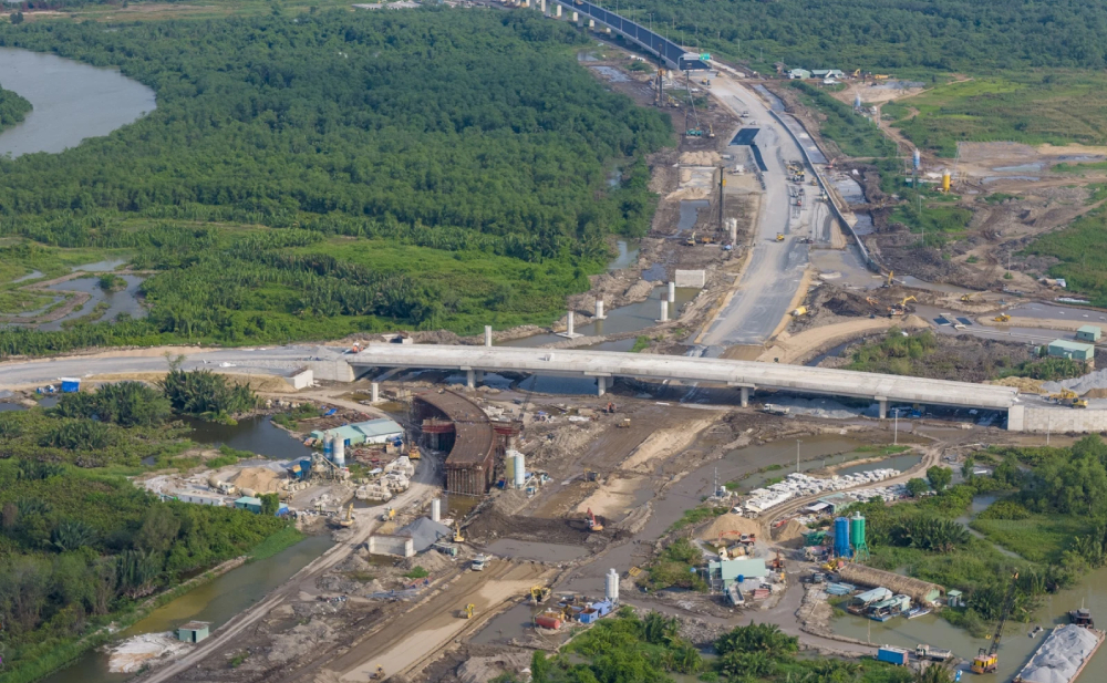 Chủ tịch UBND TP.HCM chỉ đạo khẩn trương tìm thêm nguồn cát, đá cho đường Vành đai 3- Ảnh 1.