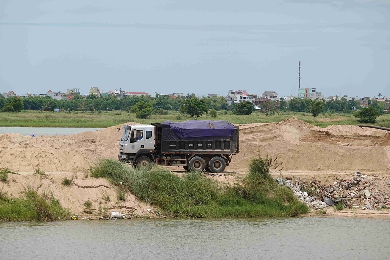 UBND tỉnh Bình Định vừa có chỉ đạo quan trọng về nguồn vật liệu thi công các dự án trọng điểm trên địa bàn- Ảnh 1.