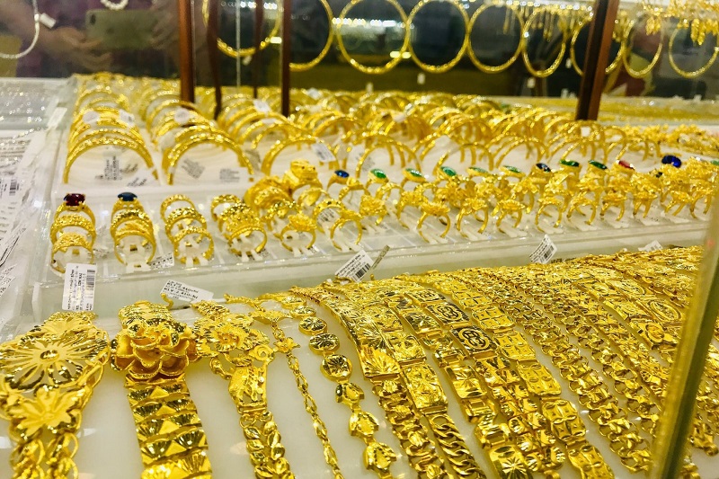 Giá vàng hôm nay 18-6: Vàng trong nước đã giảm, có nên mua vào?