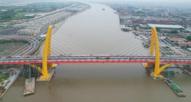 Thông xe cây cầu hơn 2.300 tỷ đồng bắc qua sông Cấm