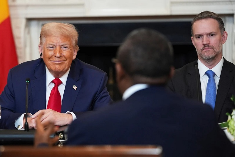 Warren Buffett lỗ, Nike lo, thế giới chấn động vì thuế quan của ông Trump- Ảnh 1.