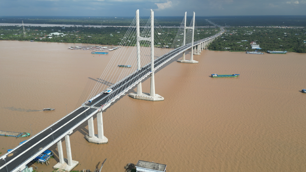 Cận cảnh cầu dây văng hơn 6.800 tỷ nối Vĩnh Long và Đồng Tháp sắp đưa vào khai thác- Ảnh 1.