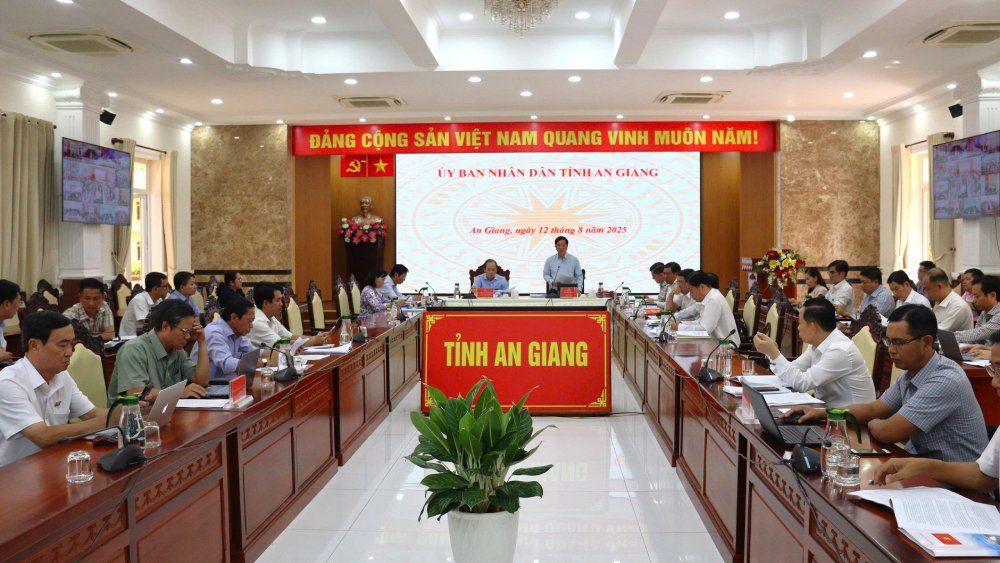 Chủ tịch UBND tỉnh An Giang yêu cầu tăng tốc giải ngân vốn đầu tư công- Ảnh 1.