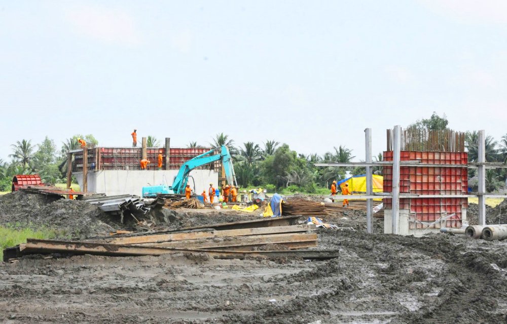 Chủ tịch UBND tỉnh An Giang yêu cầu tăng tốc giải ngân vốn đầu tư công- Ảnh 2.