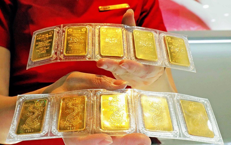 Giá vàng hôm nay 21-8: Vàng miếng giảm, vàng thế giới tăng vọt
