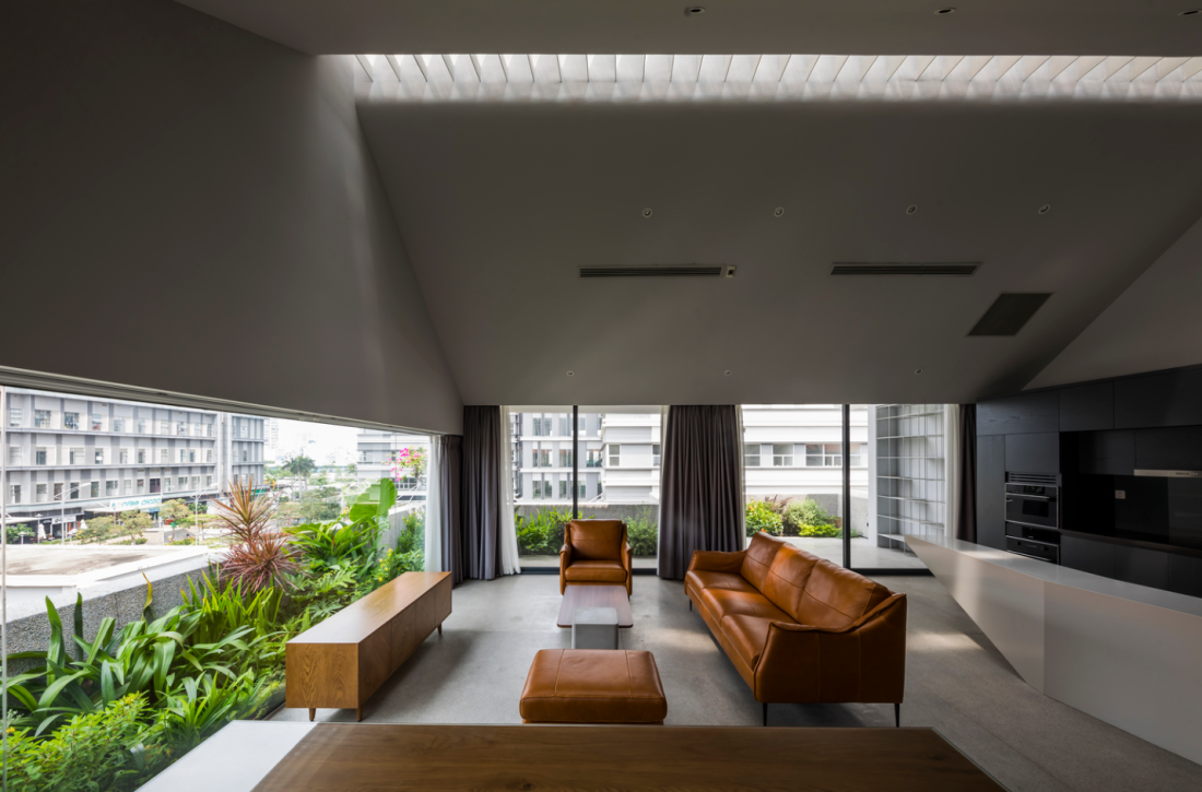 Nhà bê tông nghiêng mái đỏ thiết kế linh hoạt cho ở và kinh doanh tại TP.HCM- Ảnh 7.