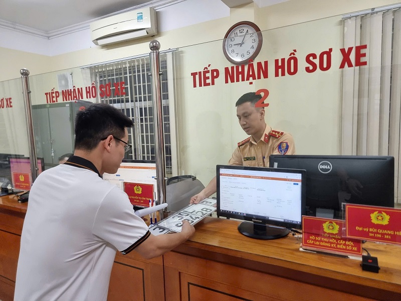 Tin vui: Giảm 30% lệ phí đăng ký xe, rút ngắn thời gian cấp giấy phép lái xe