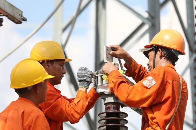 Vì sao hóa đơn tiền điện tháng 8 tăng vọt?