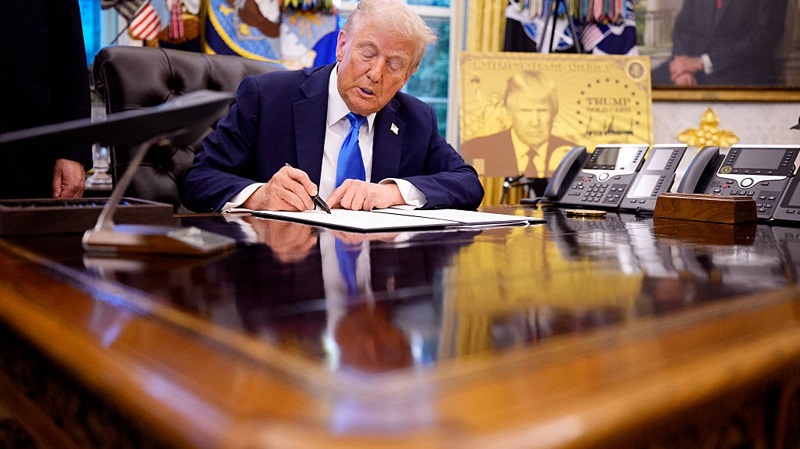 Phí visa H-1B 100.000 USD của ông Trump thổi bùng cuộc đua săn nhân tài toàn cầu- Ảnh 1.