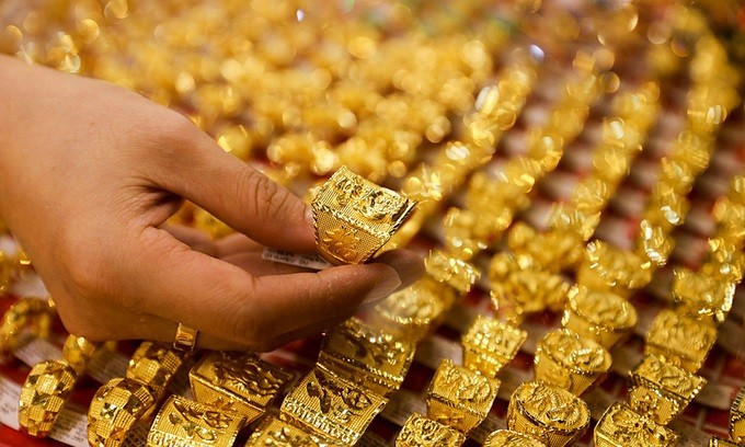 Giá vàng hôm nay 8-10: Tăng mạnh, lập kỷ lục mới