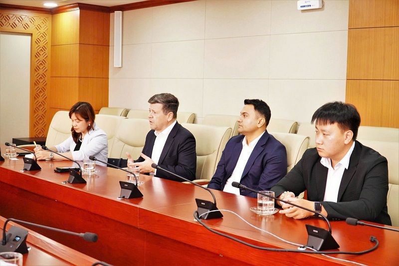 Lãnh đạo sàn Nasdaq (Mỹ) chúc mừng Việt Nam chính thức được nâng hạng thị trường chứng khoán- Ảnh 2.