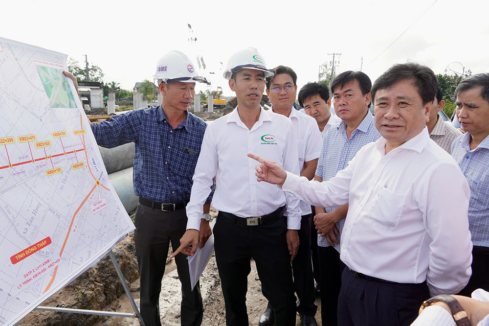 Lãnh đạo Đồng Tháp thúc tiến độ dự án thành phần 2 cao tốc Cao Lãnh - An Hữu- Ảnh 1.
