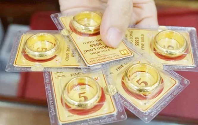 Giá vàng chiều 15-10: Tăng sốc, liên tục lập đỉnh