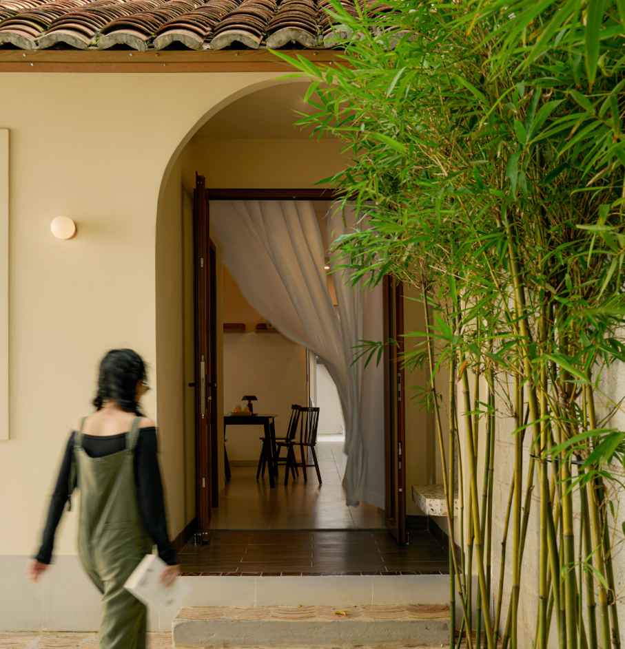 Nhà cấp 4 Bình Dương tối giản sân vườn chiếm nửa đất sau nhiều thay đổi thiết kế- Ảnh 5. Nhà cấp 4 Bình Dương tối giản sân vườn chiếm nửa đất sau nhiều thay đổi thiết kế- Ảnh 5.